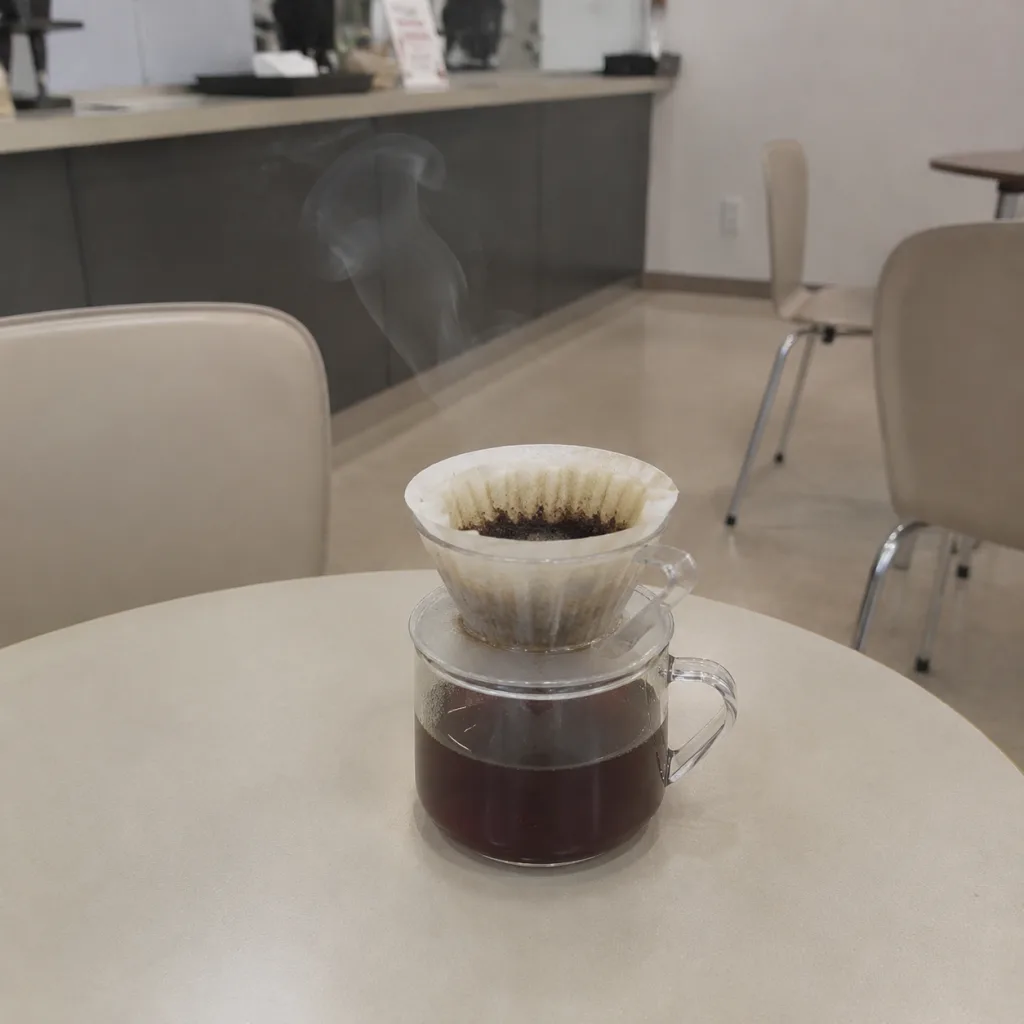 咖啡海报候选三：正面平光，咖啡壶缺少立体感